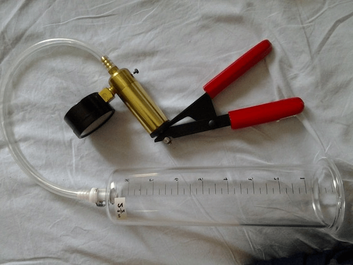 Vacuum pump for a member